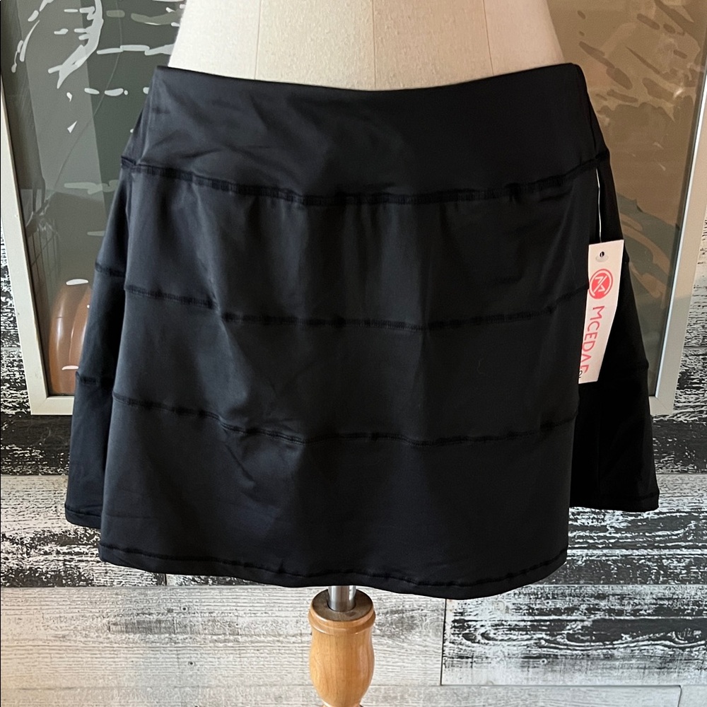 NWT MCedar Black Active Skort with Subtle Horizontal Seaming